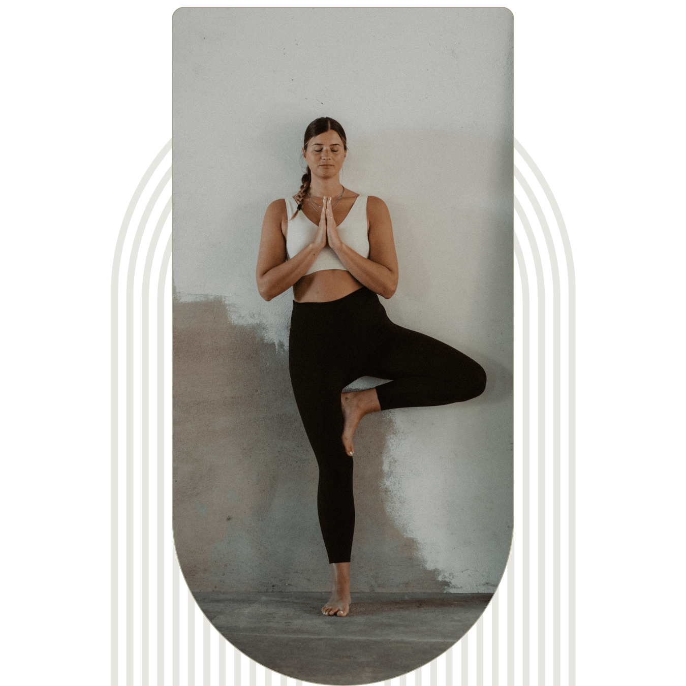 Alessia macht Yoga
